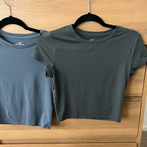 2pk Hollister solid color fitted t shirt M